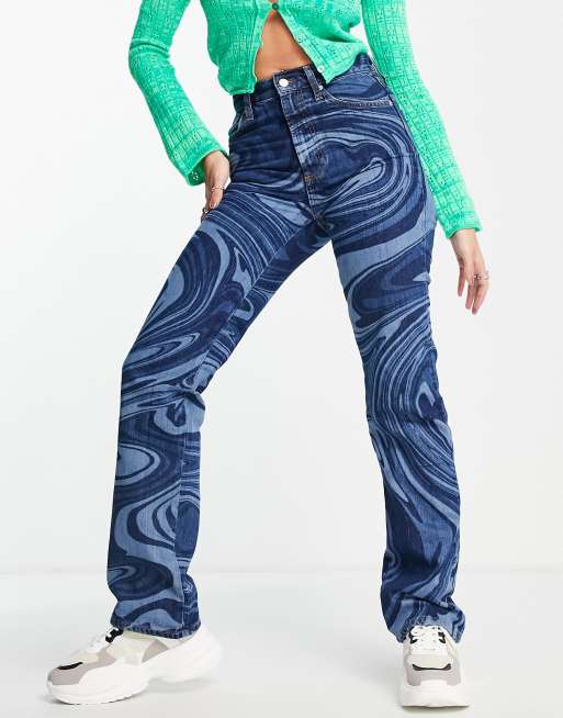 Vaqueros azul medio de corte recto con estampado de ondas Kort de Topshop