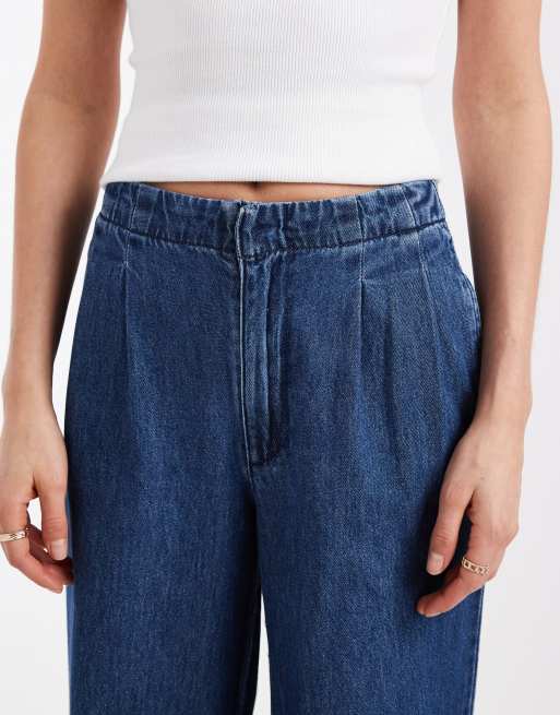 Vaqueros azul medio de pernera ancha con pinzas delanteras Rae de Vero Moda (parte de un conjunto), 5 de 5