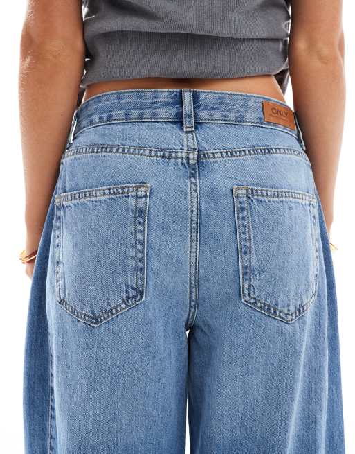 Vaqueros azul medio de pernera barrel con panel lateral de ONLY Petite, 4 de 5