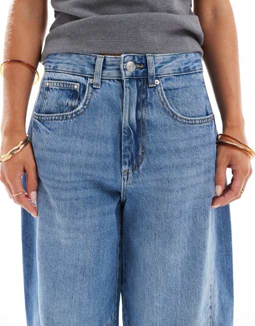 Vaqueros azul medio de pernera barrel con panel lateral de ONLY Petite, 5 de 5