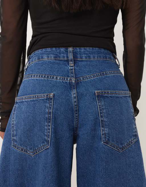 Vaqueros azul medio de pernera barrel y talle alto de ASOS DESIGN Petite, 5 de 5