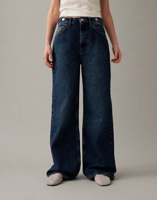 Vaqueros azul medio de talle medio con cinturón ajustable en la parte posterior de ASOS DESIGN, 3 de 7