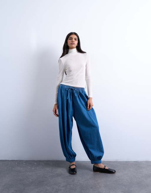 Vaqueros azul medio de talle medio y corte globo de Topshop, 2 de 5