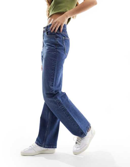 Vaqueros azul medio elásticos de pernera recta cómodos de ASOS DESIGN, 4 de 5