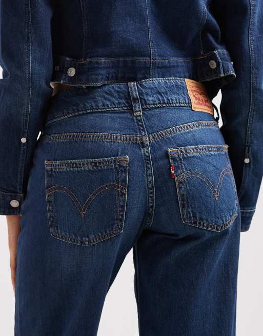 Vaqueros azul oscuro de corte suelto y talle muy bajo de Levi's, 4 de 5