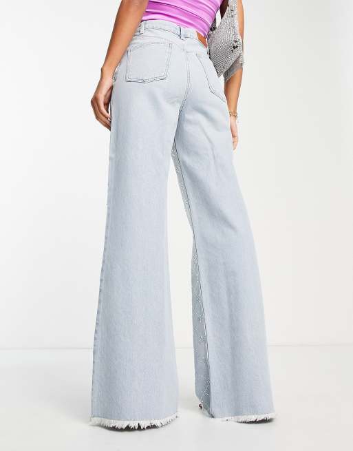 Vaqueros azules con estampado integral de cuadrícula de strass de ASOS Luxe, 2 de 4