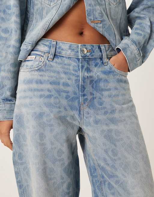 Vaqueros azules de corte recto estilo años 90 con lavado claro y logo estampado de Calvin Klein Jeans , 5 de 5