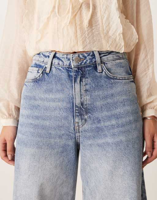 Vaqueros azules de pernera ancha con lavado ácido de Miss Selfridge, 4 de 5