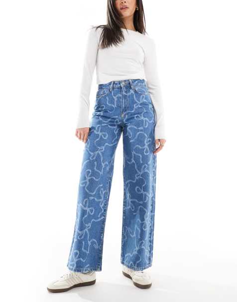 Vaqueros azules de pernera recta con lavado medio y diseño integral de lazos de Threadbare - view 1