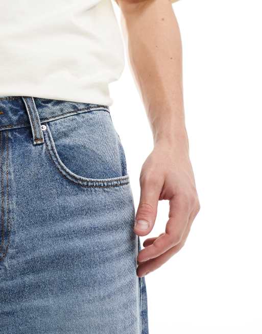 Vaqueros azules holgados con bajos amplios y lavado medio de ASOS DESIGN, 5 de 5
