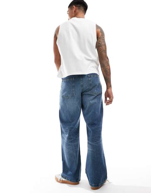Vaqueros azules holgados con bajos amplios y lavado medio de ASOS DESIGN, 5 de 5