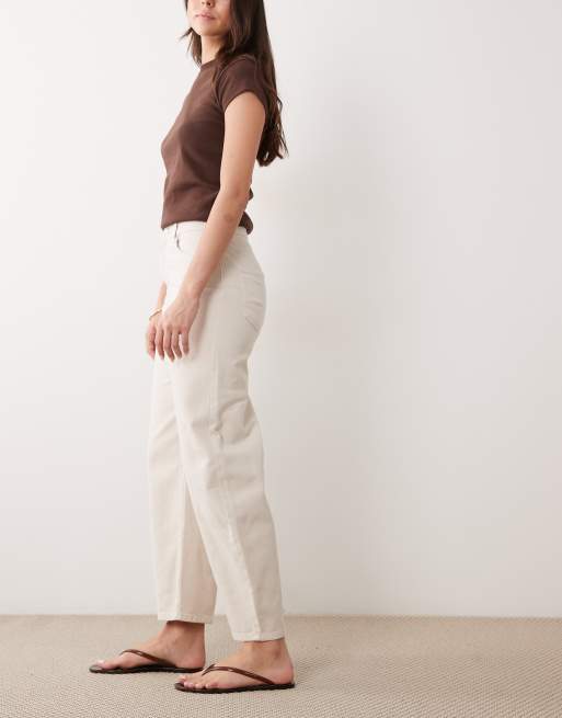 Vaqueros blanco hueso de pernera barrel tapered de New Look, 2 de 5