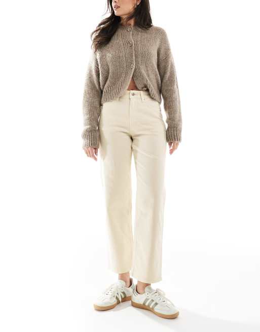 Vaqueros blancos cómodos y elásticos de pernera recta de ASOS DESIGN