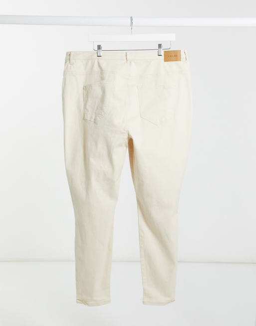 Vaqueros blancos pitillo de Vero Moda Curve, 2 de 4
