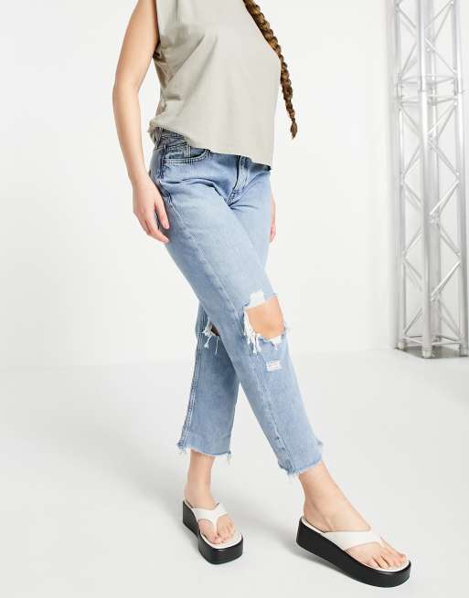 Vaqueros boyfriend azul auténtico medio con rodillas rasgadas de River Island, 4 de 4