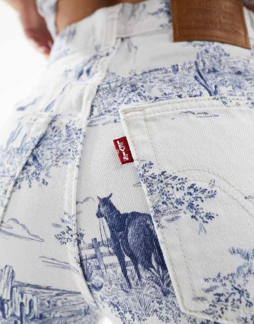 Vaqueros capri blancos de corte recto con estampado azul marino Ribcage de Levi's, 3 de 5