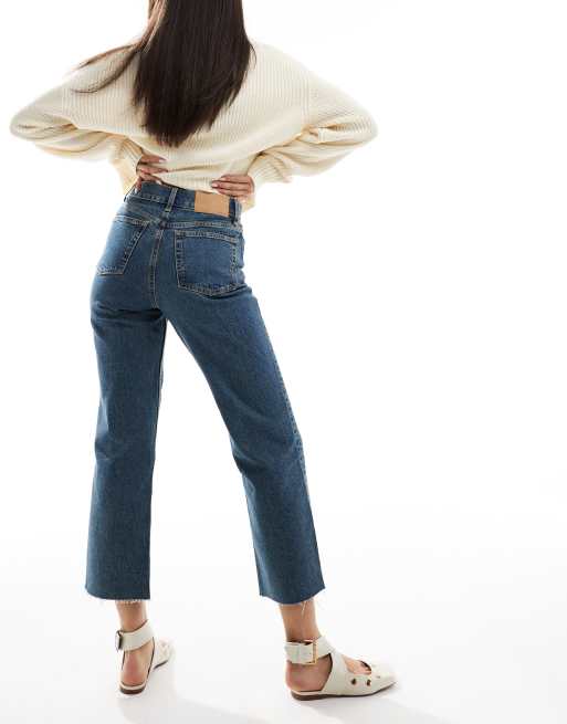 Vaqueros capri cómodos y elásticos de pernera recta con lavado oscuro envejecido de ASOS DESIGN , 5 de 5