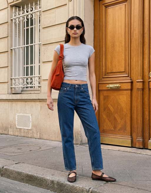 Vaqueros capri cómodos y elásticos de pernera recta con lavado oscuro medio de ASOS DESIGN, 10 de 10