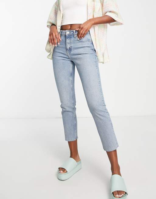 Vaqueros capri de corte recto y talle medio con lavado descolorido y bajos sin rematar de Topshop