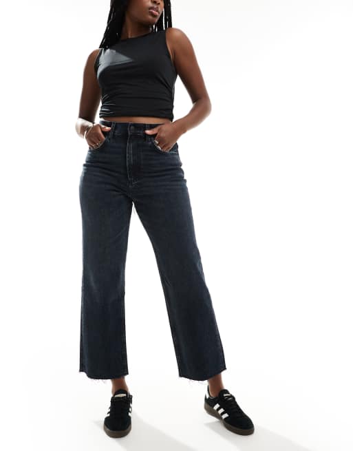 Vaqueros capri negro azulado elásticos de pernera recta cómoda de ASOS DESIGN