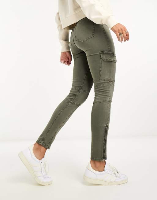 Pantalón skinny estilo corto 5 bolsillos verde caqui mujer