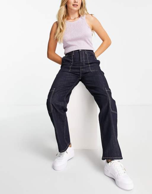 Vaqueros cargo con costuras rosas en contraste de algodón de