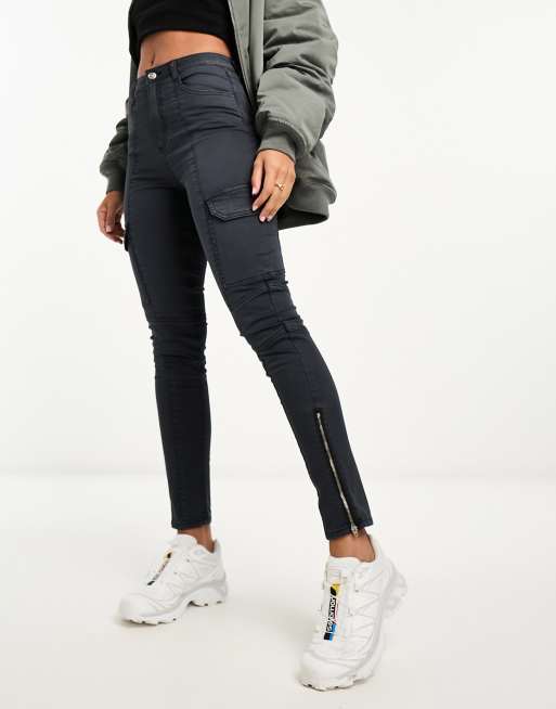 Vaqueros cargo negros de corte pitillo de Miss Selfridge