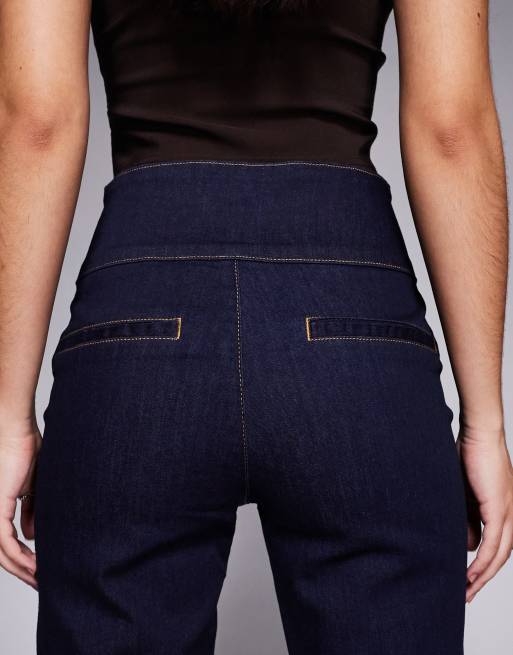 Vaqueros con acabado enjuagado y detalle de etiqueta de ASOS DESIGN, 5 de 5