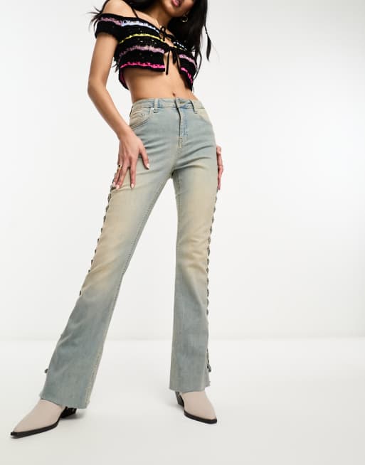Vaqueros con detalle de cordones en los laterales de Miss Selfridge, 2 de 5