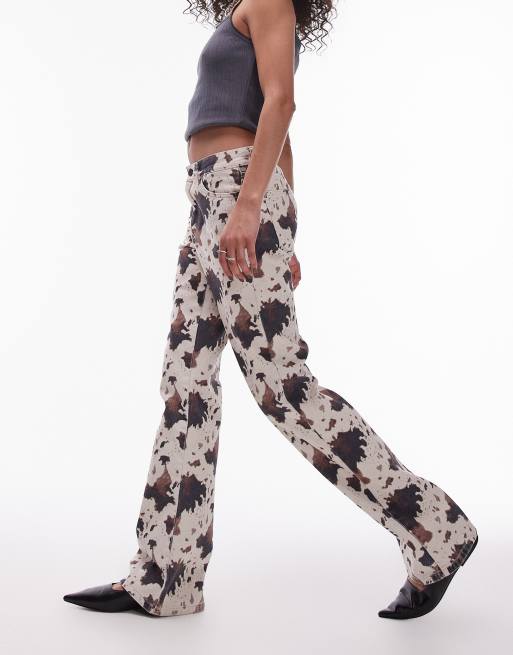 Vaqueros con estampado de vaca de talle medio y corte acampando de estilo años 90 de Topshop