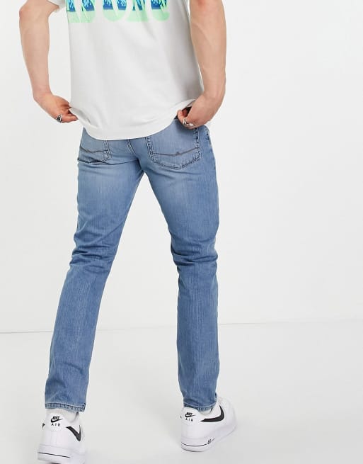 Vaqueros con lavado azul medio vintage y rodillas rasgadas de corte slim de ASOS DESIGN, 2 de 4
