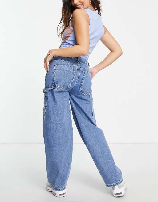 Vaqueros con lavado claro de corte skater extragrande y talle medio de ASOS DESIGN Petite, 2 de 4