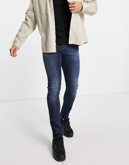 Vaqueros con lavado medio de corte superpitillo J33 de Armani Exchange 