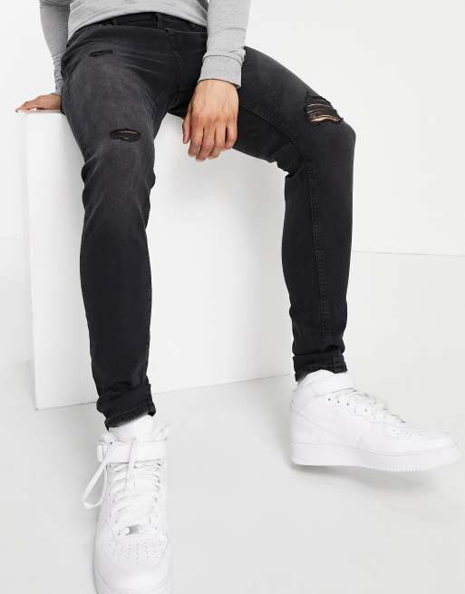 Vaqueros con lavado negro de corte carrot con diseño rasgado Pete de Jack & Jones Intelligence
