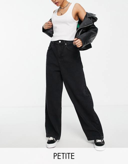 Vaqueros con lavado negro de corte holgado de Topshop Petite 
