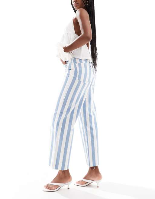 Vaqueros dad capri azules y blancos a rayas veraniegas de pernera ancha de ASOS DESIGN, 2 de 5