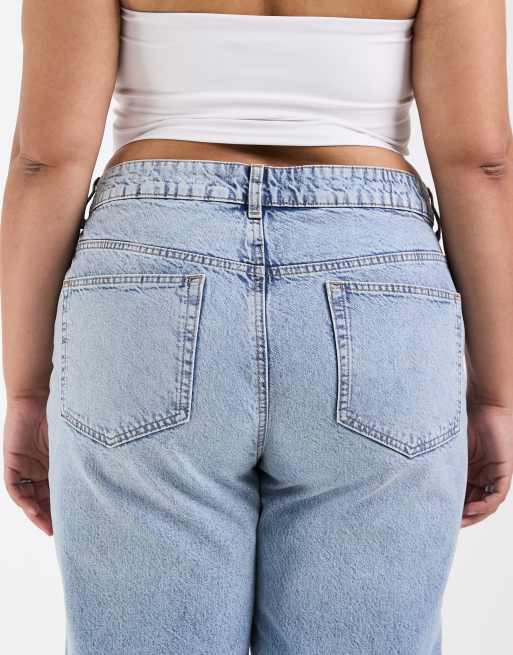 Vaqueros dad de pernera ancha con lavado claro y rodillas rasgadas de ASOS DESIGN Curve, 4 de 5