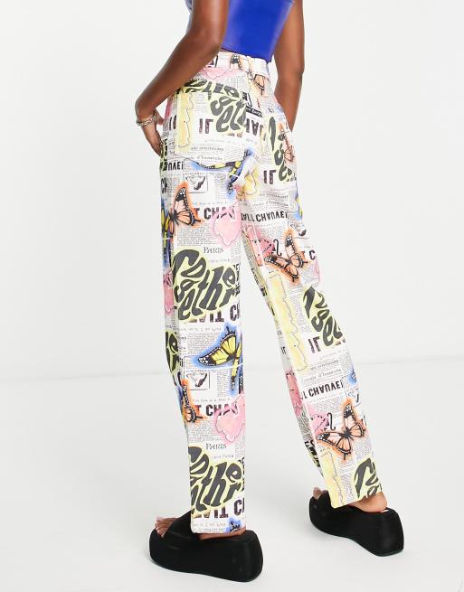 Vaqueros dad de talle bajo con estampado de periódico de ASYOU , 3 de 4