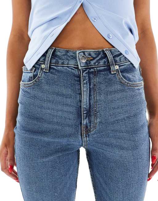 Vaqueros de campana azul añil lavado con bolsillos en forma de corazón de Miss Selfridge, 5 de 5