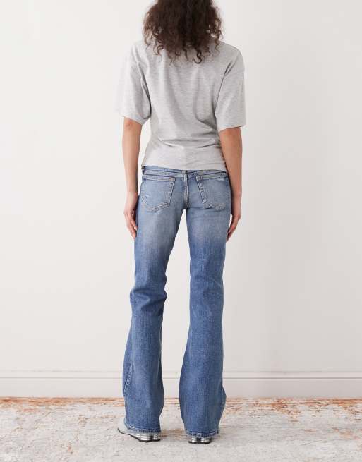 Vaqueros de campana azul medio de corte bootcut con diseño desgastado de Weekday, 2 de 5