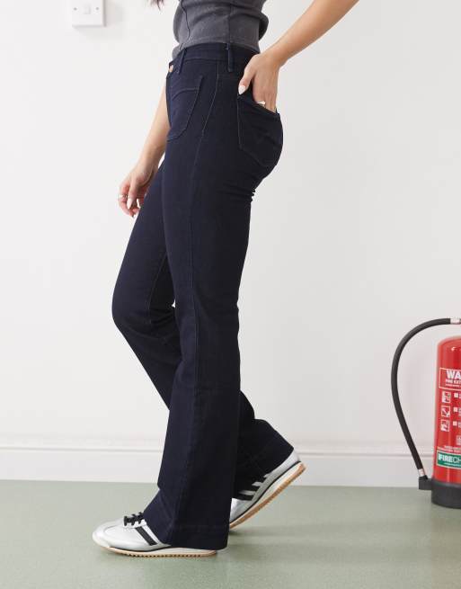 Vaqueros de campana azul oscuro con bolsillos delanteros de Wrangler, 2 de 5