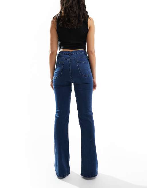 Vaqueros de campana azul oscuro muy elásticos con diseño moldeador de ASOS DESIGN, 2 de 5