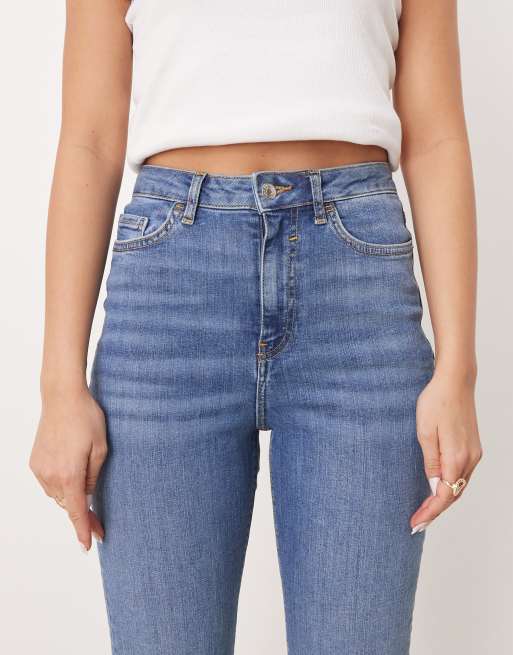 Vaqueros de campana azules con detalle de pliegues Amalfi de New Look, 5 de 5