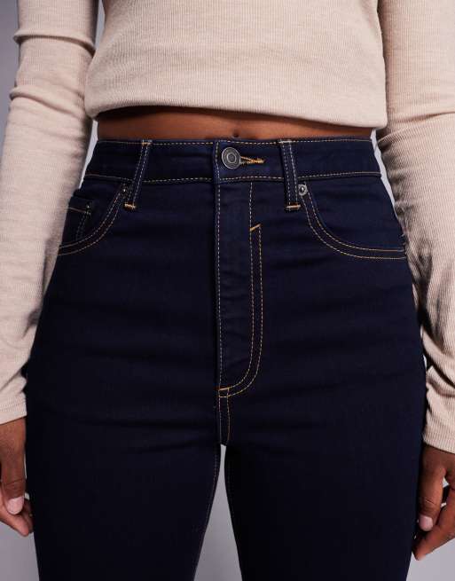 Vaqueros de campana muy elásticos con diseño moldeador y acabado enjuagado de ASOS DESIGN, 5 de 5