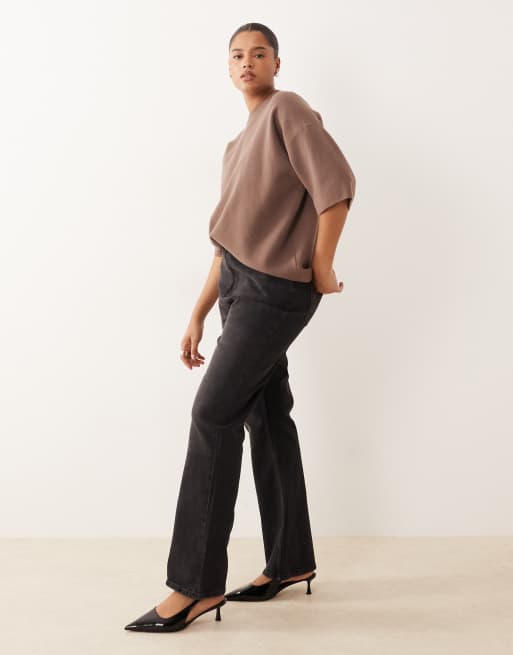 Vaqueros de campana negro lavado de talle medio de ASOS DESIGN Curve, 2 de 5