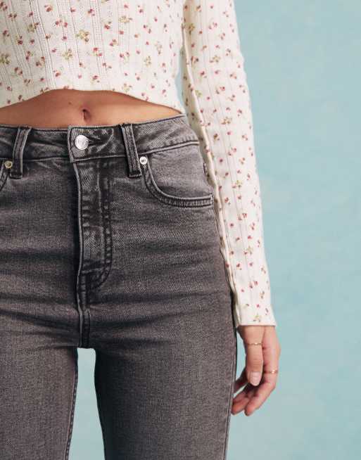 Vaqueros de campana negros con lavado claro y bolsillos en forma de corazón de Miss Selfridge, 4 de 5