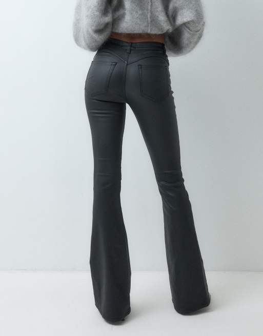 Vaqueros de campana negros muy elásticos con diseño moldeador y acabado revestido de ASOS DESIGN, 5 de 5