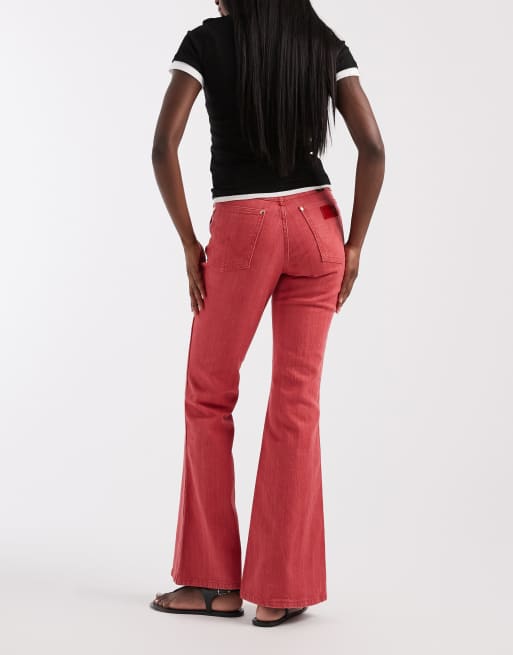 Vaqueros de campana rojo lavado de Wrangler x Lainey Wilson, 2 de 5