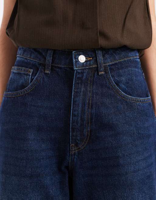 Vaqueros de corte barrel con lavado azul vintage y bajos vueltos de ASOS DESIGN, 5 de 5