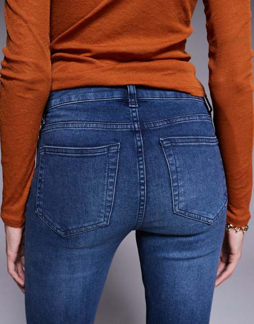 Vaqueros de corte bootcut con lavado oscuro medio de ASOS DESIGN Tall , 4 de 5